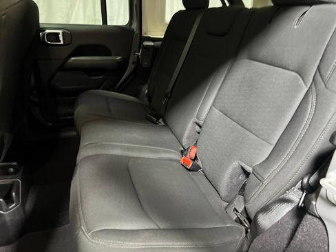 Used 2021 Jeep Wrangler Unlimited Sahara w/ Uconnect 4C Nav & Sound Group AWD/4WD image 17