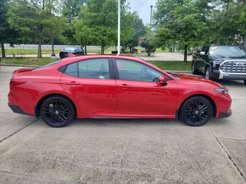 Used 2025 Toyota Camry SE w/ Convenience Package AWD/4WD image 8