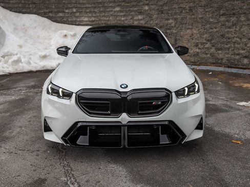Used 2025 BMW M5 w/ Carbon Package image 3