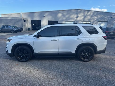 Used 2025 Honda Pilot Black Edition image 8