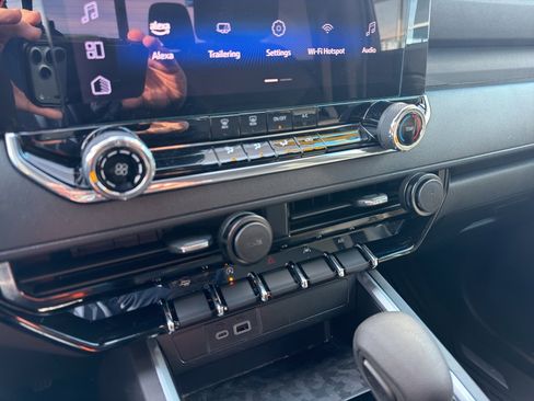 Used 2024 Chevrolet Colorado W/T w/ Advanced Trailering Package image 19