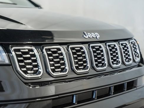 Certified 2025 Jeep Compass Limited AWD/4WD image 11