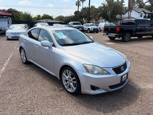 Used 2006 Lexus IS 250 w/ Preferred Accessory Pkg RWD image 13
