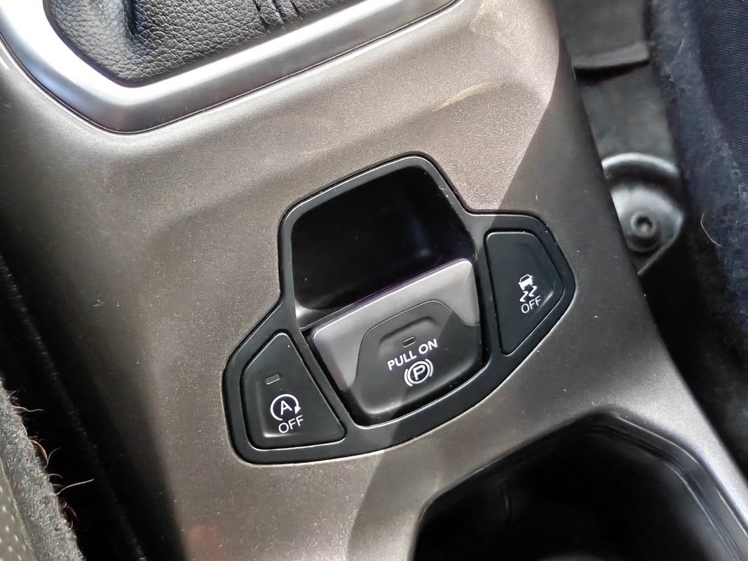 Used 2021 Jeep Renegade Limited AWD/4WD image 31