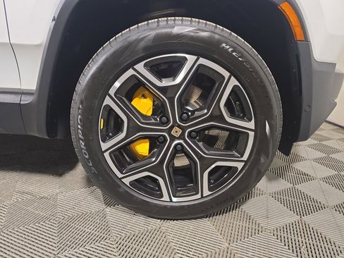 Used 2023 Rivian R1S Adventure image 11