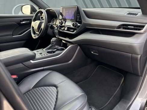 Used 2024 Toyota Highlander XSE image 30