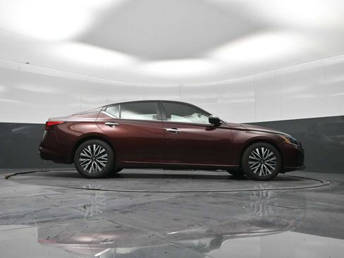 Used 2024 Nissan Altima 2.5 SV image 36