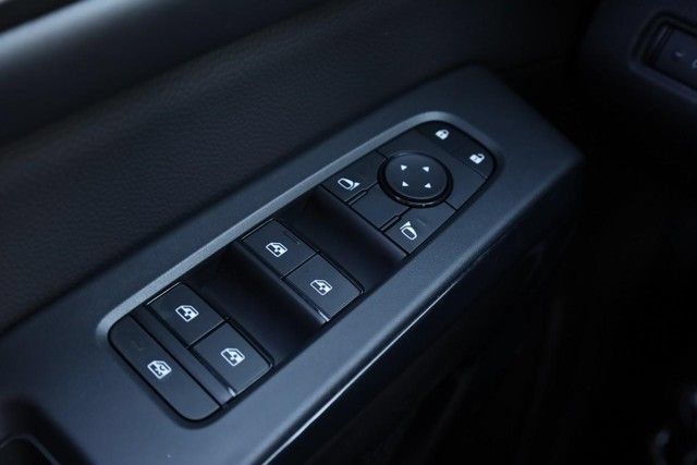 Certified 2025 Nissan Pathfinder SV w/ SV Premium Package AWD/4WD image 21