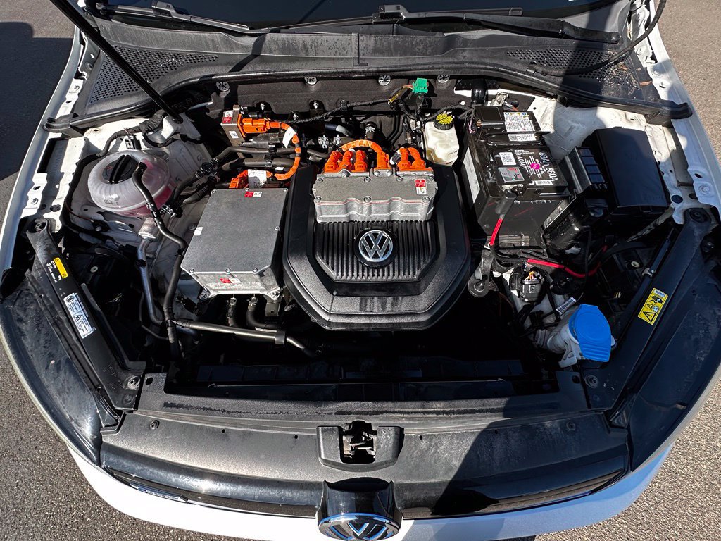 Used 2016 Volkswagen e-Golf SE FWD image 16