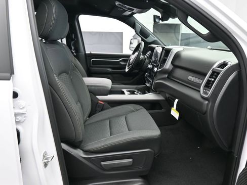 New 2026 RAM 1500 4x4 Crew Cab image 37