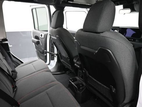 Used 2026 Jeep Wrangler Unlimited Rubicon AWD/4WD image 21