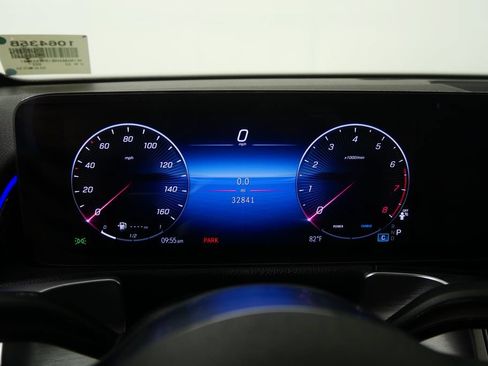 Used 2024 Mercedes-Benz GLB 250 4MATIC image 21