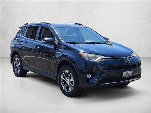 Used 2017 Toyota RAV4 XLE AWD/4WD image 3