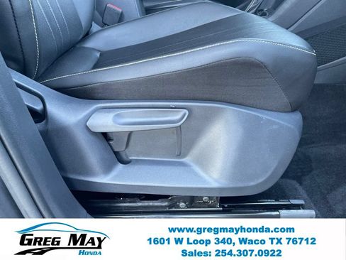 Used 2024 Volkswagen Tiguan SE w/ Panoramic Sunroof Package FWD image 32