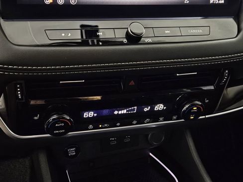 Used 2025 Nissan Rogue SL image 15