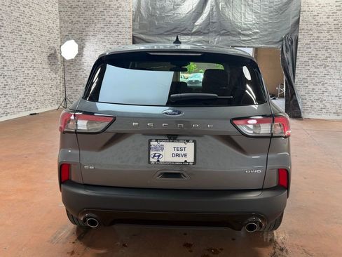 Used 2022 Ford Escape SE w/ SE Sport Appearance Package AWD/4WD image 5