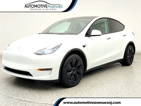 Used 2024 Tesla Model Y Long Range RWD image 1