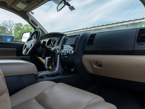 Used 2014 Toyota Sequoia SR5 RWD image 23