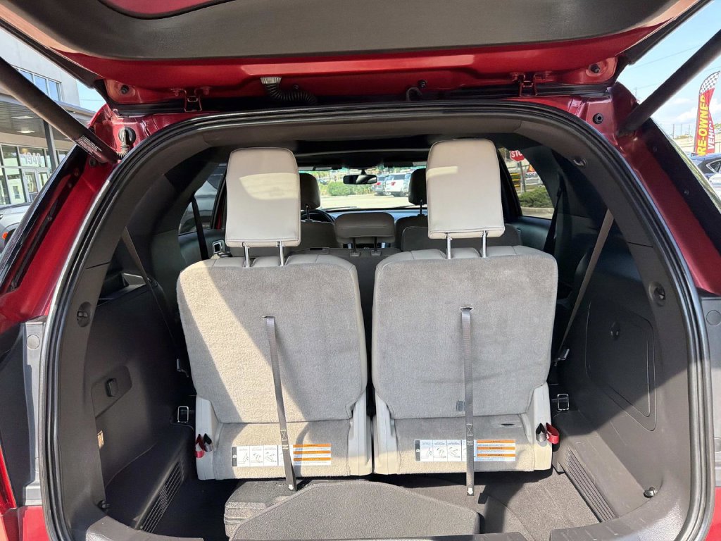 Used 2015 Ford Explorer XLT w/ Equipment Group 202A FWD image 9