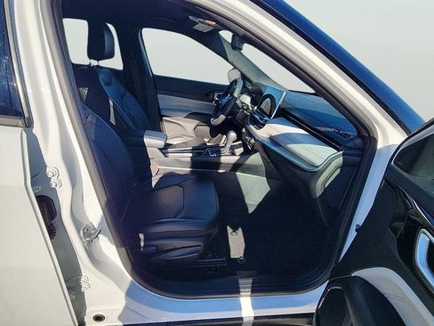 Used 2025 Jeep Compass Limited image 18