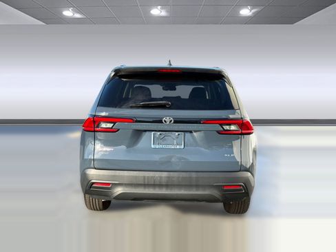 Used 2024 Toyota Grand Highlander XLE image 10