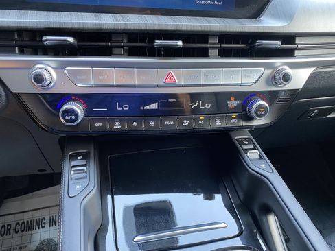 Used 2024 Kia Telluride EX w/ EX Captain's Chair Package FWD image 28