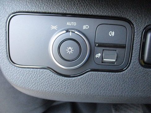 Used 2023 Mercedes-Benz Sprinter 3500 image 10