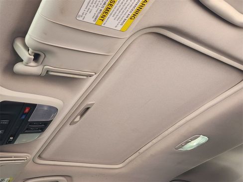 Used 2021 Subaru Crosstrek 2.0i Premium w/ Moonroof Package image 16