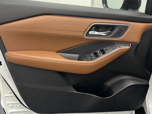 Used 2026 Nissan Rogue Platinum w/ Platinum Premium Package image 14