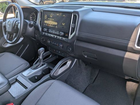 Used 2025 Nissan Frontier SV w/ Tow Package AWD/4WD image 23