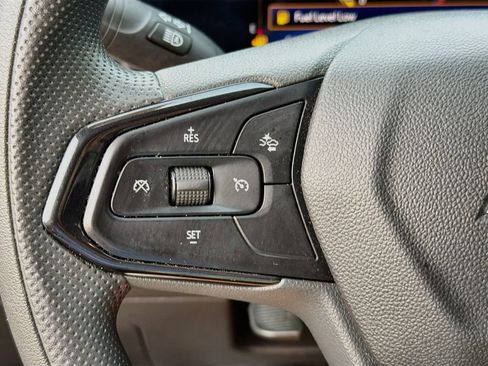 Used 2025 Chevrolet Trax LT FWD image 15