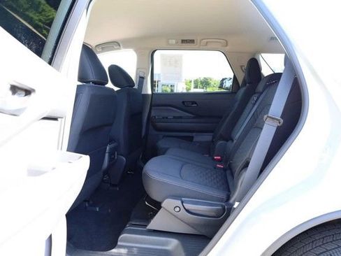 Certified 2025 Nissan Pathfinder SV FWD image 22
