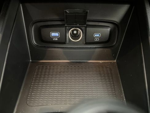 Used 2025 Hyundai Venue SE FWD image 44