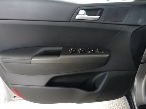 Used 2022 Kia Sportage LX FWD image 9