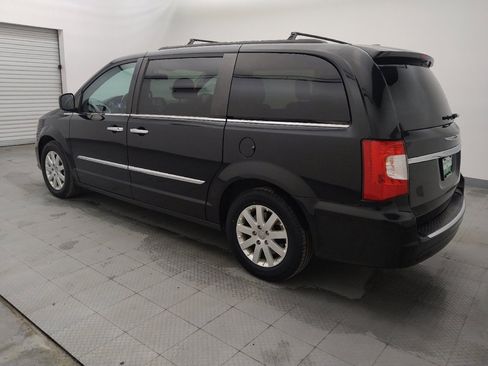 Used 2016 Chrysler Town & Country Touring w/ Driver Convenience Group image 3