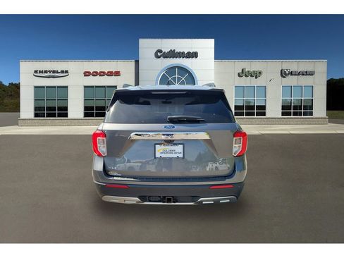 Used 2022 Ford Explorer XLT w/ Equipment Group 202A RWD image 4