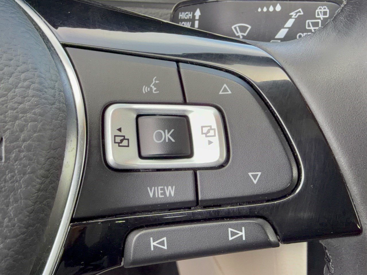 Used 2019 Volkswagen Golf SE FWD image 19
