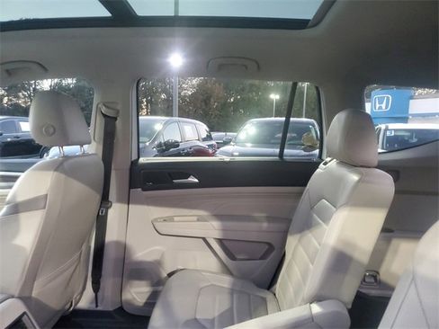 Used 2021 Volkswagen Atlas SEL Premium image 10