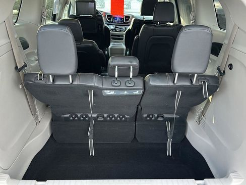 Used 2017 Chrysler Pacifica Touring-L Plus w/ Advanced Safetytec Group image 6