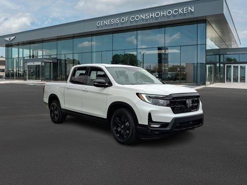 Used 2025 Honda Ridgeline Black Edition image 2