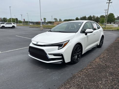 Certified 2025 Toyota Corolla SE FWD image 4
