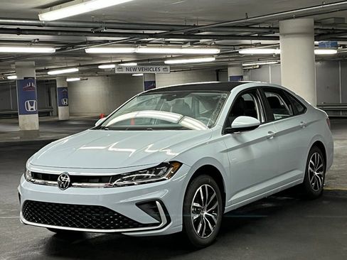 New 2025 Volkswagen Jetta SE image 3