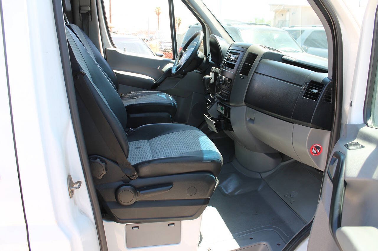 Used 2008 Freightliner Sprinter 2500 RWD image 32