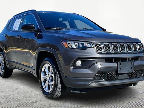 Used 2024 Jeep Compass Latitude image 12