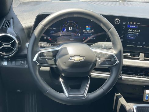 Used 2025 Chevrolet Equinox LT FWD image 10