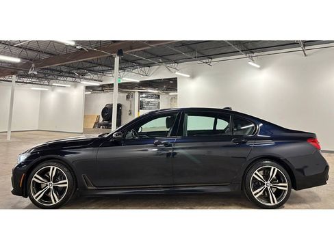 Used 2019 BMW 740i w/ Executive Package image 8