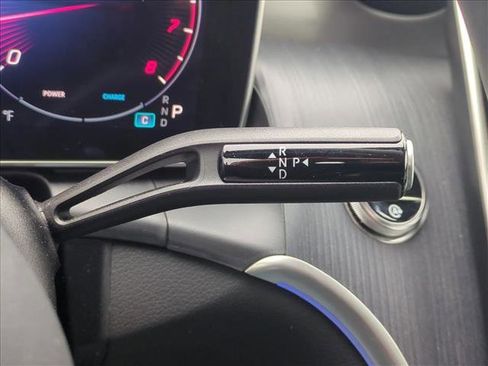 Used 2025 Mercedes-Benz GLC 300 4MATIC image 12