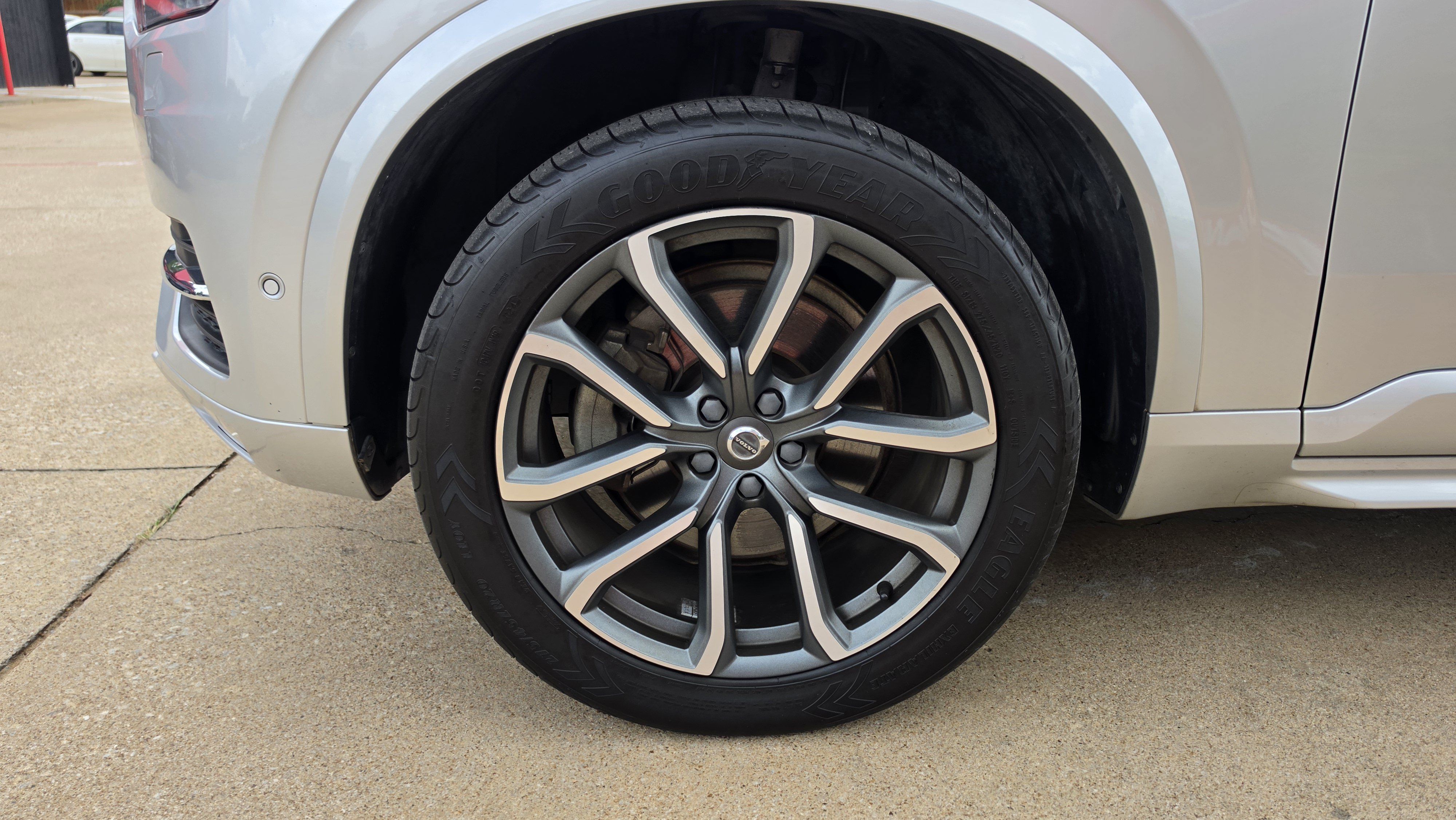 Used 2018 Volvo XC90 T6 Momentum w/ Convenience Package AWD/4WD image 13