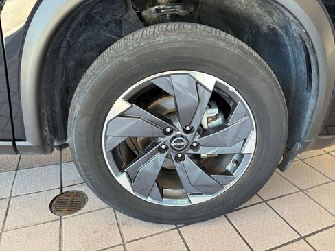 Used 2025 Nissan Rogue SV FWD image 32
