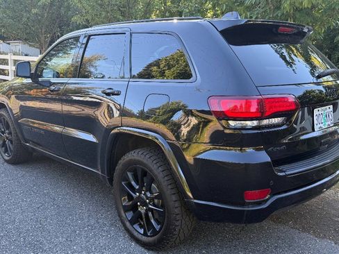 Used 2018 Jeep Grand Cherokee Altitude AWD/4WD image 31